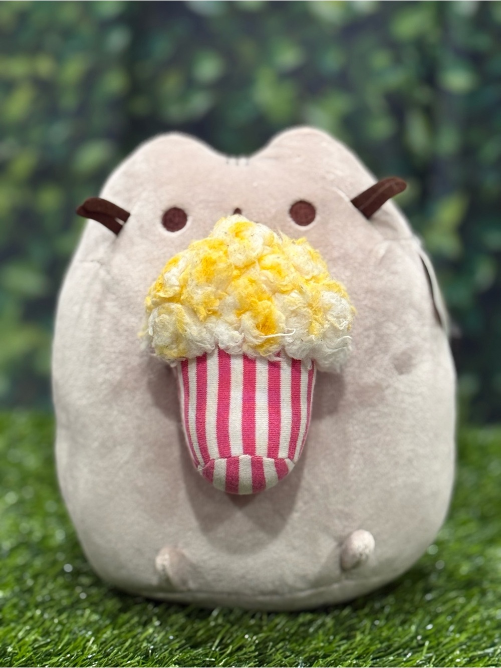 Pusheen Cat Plush Stuffed Animal Holding Popcorn Gray 2018 MPN 4061300